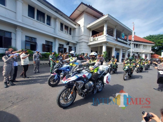 Personel Pamor Keris di Kota Malang.