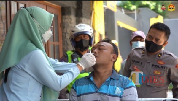 Operasi Pamor Keris, Forkopimda Kota Mojokerto Lakukan Swab kepada Pelanggar Prokes