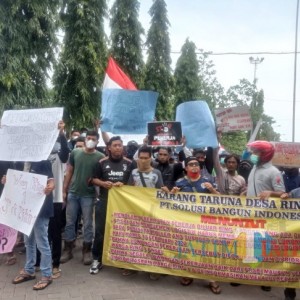 Di Tuban Aksi Demo Soal Tenaga Kerja Lokal Terjadi di Lingkungan Perusahaan PT SBI