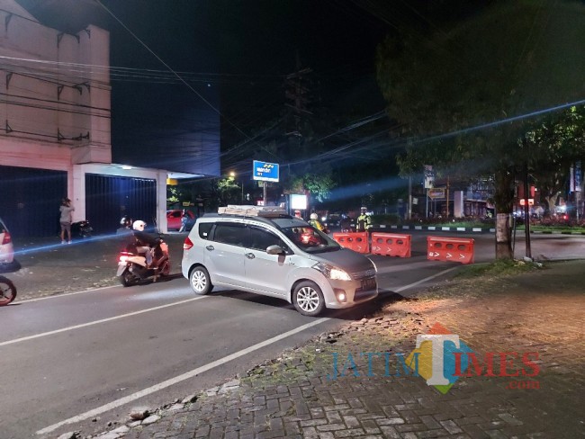 Di Jalan Terusan Candi Panggung.