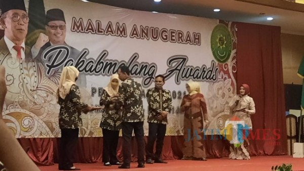 Awal Tahun 2022, Pengadilan Agama Kabupaten Malang Beri Penghargaan Pegawai Terbaik