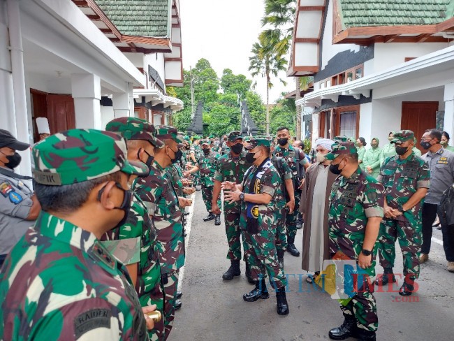 KSAD Jenderal Dudung Tinjau UMKM di Korem 083/Bdj, Ingatkan Prajurit Hadir di Tengah Kesulitan Rakyat