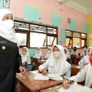 Covid-19 Masuki Gelombang Tiga, Gubernur Khofifah Sebut Ketersediaan Bed Rumah Sakit di Jatim Masih Aman