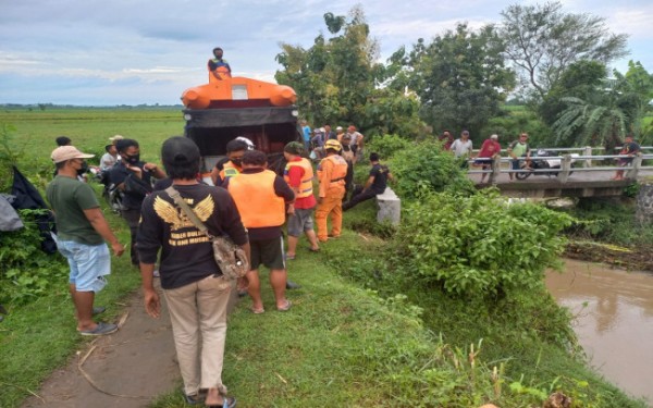 Penjual Bawang Merah di Jombang Jatuh ke Sungai, Korban Dalam Pencarian