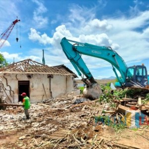 Pengosongan Rumah Terakhir di Lahan Pembangunan Bandara Kediri Berjalan Tertib