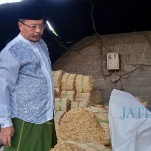 Kisah Sukses Anggota DPRD Blitar Entaskan Kemiskinan Melalui Bisnis Tusuk Sate dan Kerajinan Bedug