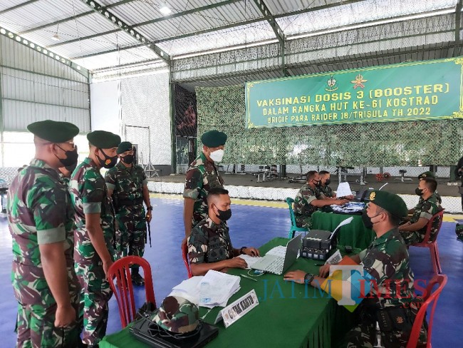 Pangdivif-2 Kostrad Tinjau Vaksinasi Booster 1000 Prajurit dan Persit, Diharapkan Imunitas Meningkat