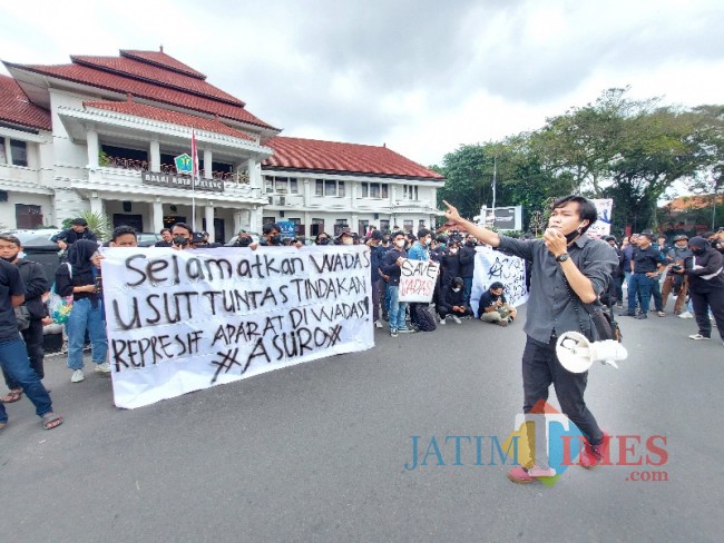 Perwakilan jurnalis turut serta dalam berorasi.