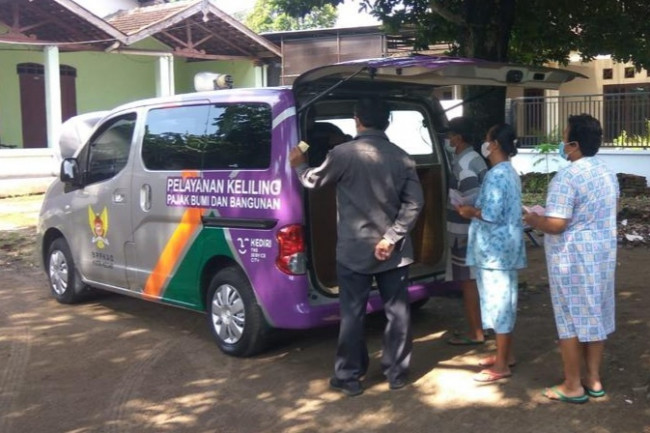 Pembayaran melalui mobil Pelayanan keliling.  (Foto: Dok. Istimewa)