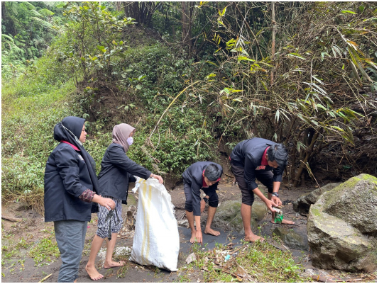 Pembersihan-di-Wisata-Air-Terjun-Tundo-Pitu35aa4ba5f309c875.jpg