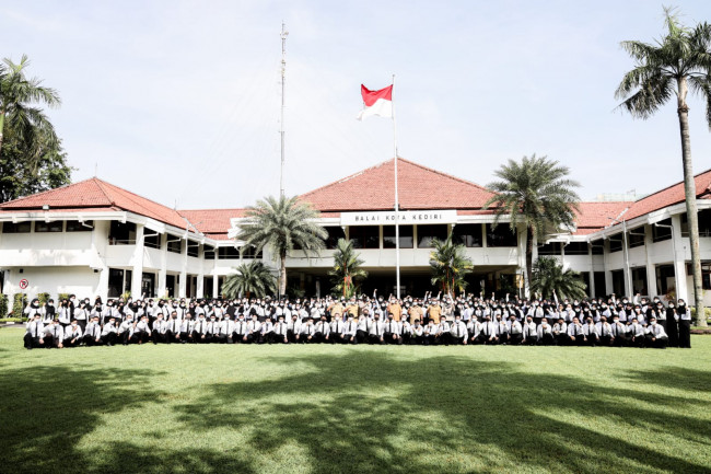 Sebanyak 182 CPNS di lingkungan Pemerintah Kota Kediri formasi tahun 2021, hari ini (22/3) telah menerima SK pengangkatan CPNS. (Foto: Dok. Istimewa)