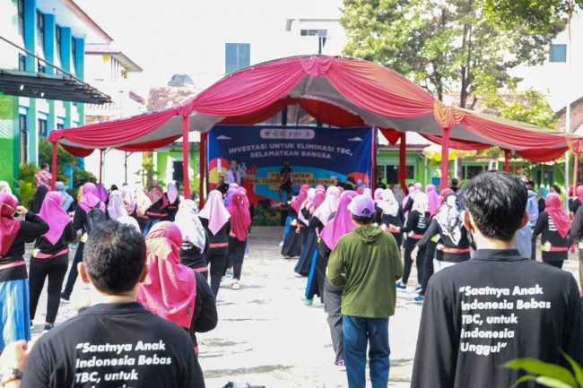 Peringatan HTBS 2022, Dinkes Kota Kediri Gelar Senam Bersama dan Berikan Tali Asih. (Foto: Dok. Istimewa)