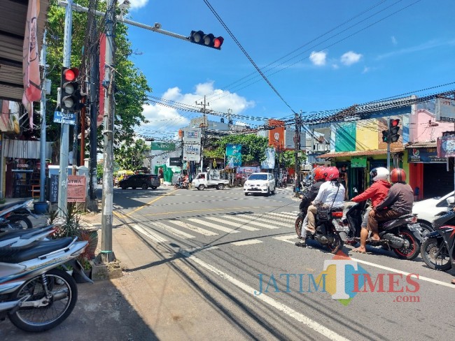 Persimpangan Dinoyo.