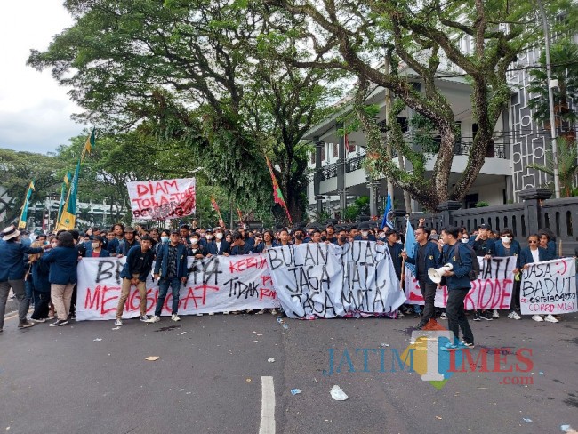Massa aksi dari EM Universitas Brawijayq.