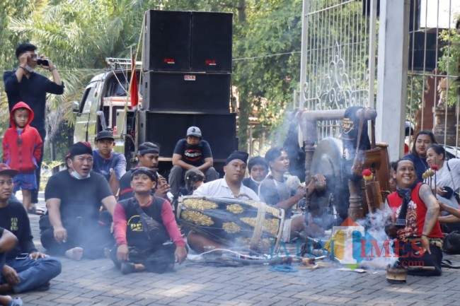 Paguyuban pasjar saat menggelar aksi damai.