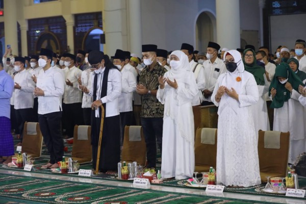 Peringati-Nuzulul-Quran-bersama-Gus-Miftah-764ce69c2f6498271.jpg