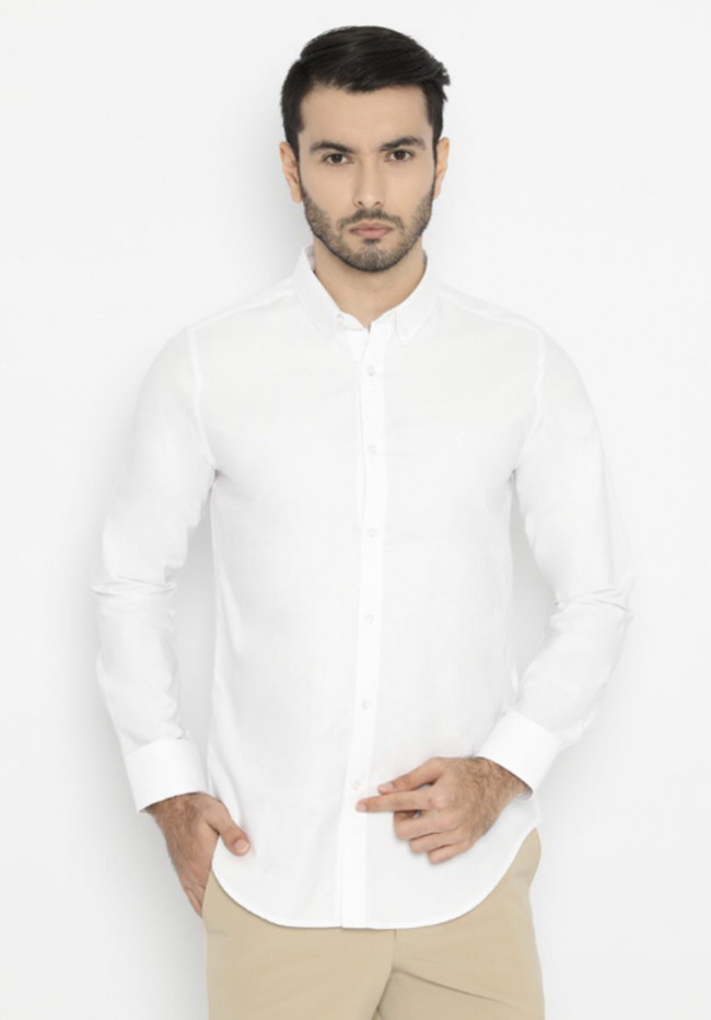 Kemeja Putih (shopee.com/JOBfashion.id)