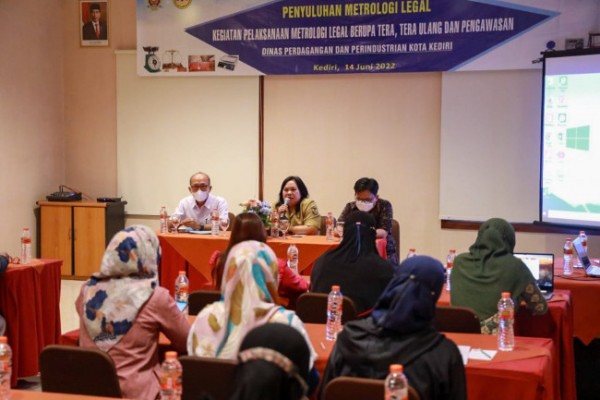Kegiatan penyuluhan metrologi legal oleh Disperdagin Kota Kediri, Selasa (14/6).&nbsp;(Foto: Dok. Istimewa)