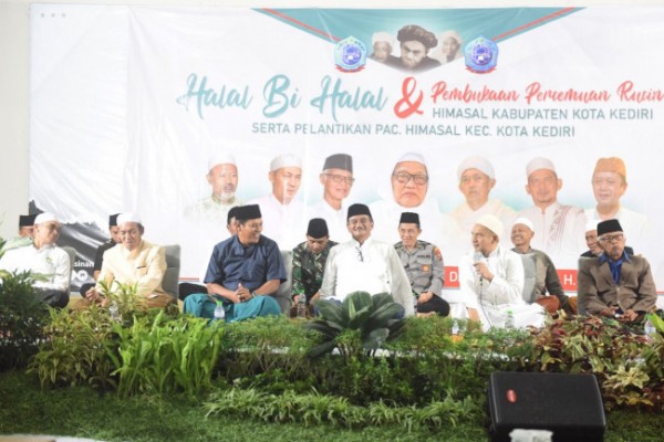 Halal Bi Halal dan Pembukaan Pertemuan Rutin Himasal Kota dan Kabupaten Kediri, Minggu (19/6). Bertempat di Pondok Pesantren Al-Amien dalam kegiatan ini juga dilakukan pelantikan Himasal Kecamatan Kota, Kota Kediri. (Foto: Dok. Istimewa)