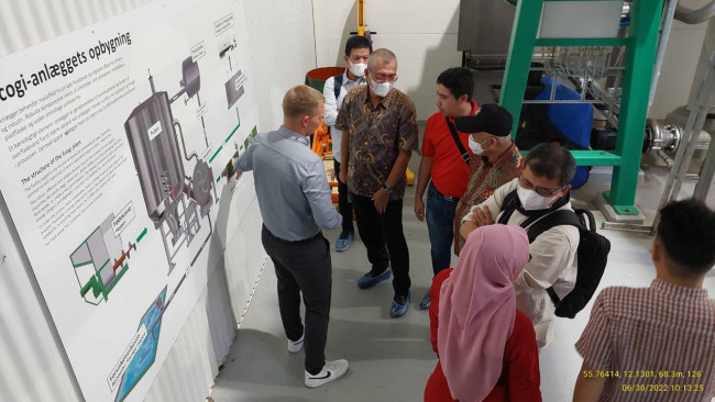 Bupati Malang HM. Sanusi saat mengikuti paparan soal salah satu plant pengelolaan sampah di Denmark.(Foto: Istimewa).