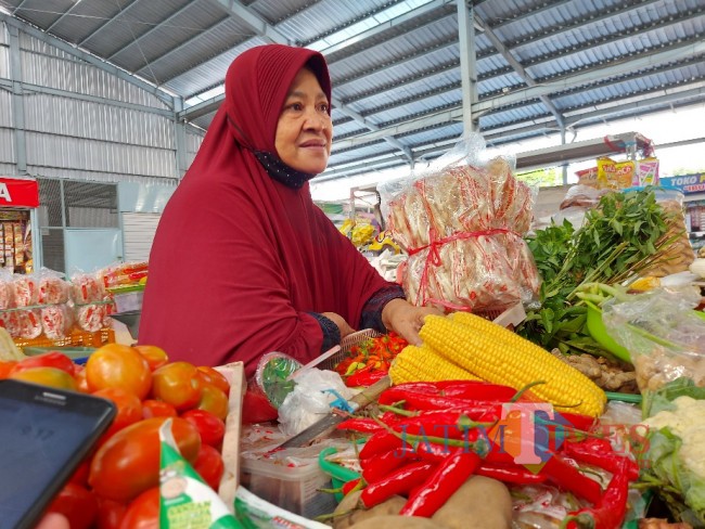 Penjual bumbu dapur di Pasar Kasin, Suwarni. 