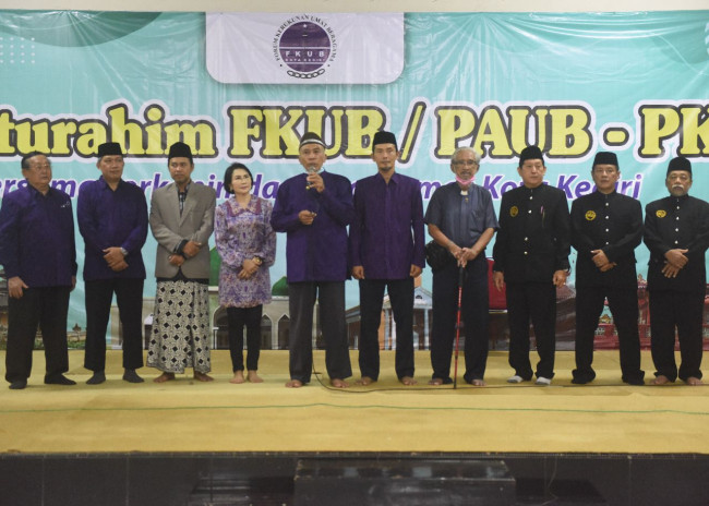 Wali Kota Kediri dalam Silaturahmi FKUB/PAUB-PK bersama Forkopimda, Tokoh Agama dan Tokoh Masyarakat, Kamis (14/7) di Pondok Pesantren Al-Amien. (Foto: Dok. Istimewa)