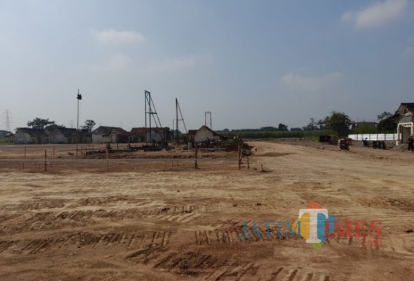 Proses pembangunan SMPN 9 Kota Kediri. (eko arif s/Jatimtimes)