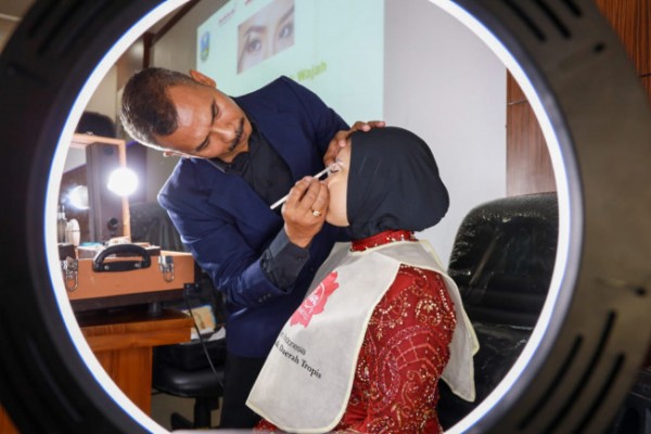 Pemerintah Kota Kediri berkolaborasi dengan Dinas Pemberdayaan Perempuan, Perlindungan Anak dan Kependudukan (DP3AK) Provinsi Jawa Timur menyelenggarakan kegiatan Pembinaan Pengembangan Produktivitas Usaha, Selasa (19/7). (Foto: Dok. Istimewa)