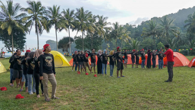 Outbond yang digelar pada kegiatan Characte Building oleh Bapenda Kabupaten Malang.(Foto: Istimewa). 