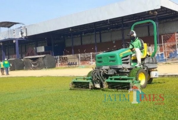 Stadion Brawijaya saat diperbaiki.(eko arif s/Jatimtimes)