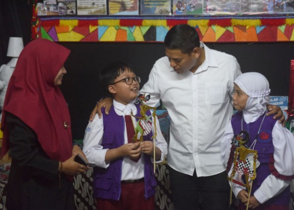 Wali Kota Kediri saat membuka Workshop Implementasi Kurikulum Merdeka bagi guru SD dan SMP, Senin (25/7) di UNP Kampus IV. Workshop ini diikuti oleh kepala sekolah serta guru SD dan SMP se-Kota Kediri. (Foto: Dok. Istimewa)
