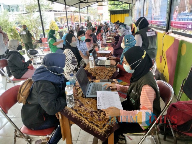 Pelaksanaan vaksinasi di wilayah Singosari.(Foto: Riski Wijaya/MalangTIMES).