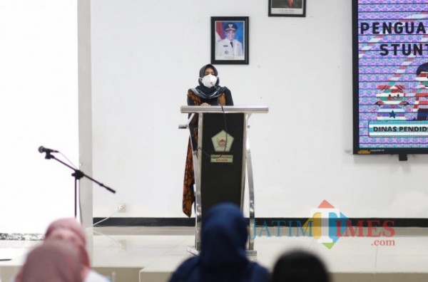 Bunda Fey saat memberikan sambutan.(foto : istimewa)