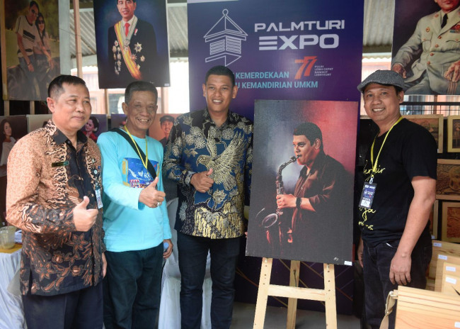  Wali Kota Kediri Abdullah Abu Bakar membuka expo dan pameran UMKM Palmturi, Kamis (8/9) di SMAN 1 Kediri. Foto : (Dok Istimewa)