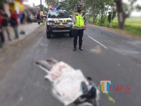 Bantu Teman Dorong Motor, Pelajar di Tulungagung Terjatuh dan Tewas Ditabrak Pikap