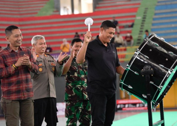 Wali Kota Kediri Abdullah Abu Bakar membuka Marching Band Competition Wali Kota Cup 2022, Minggu (11/9) di GOR Jayabaya. Foto: (Dok. Istimewa)