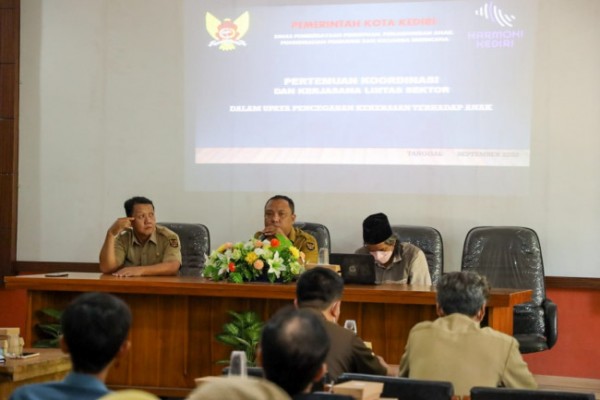 Pemerintah Kota Kediri melalui DP3AP2KB mengadakan pertemuan koordinasi dan kerjasama lintas sektor anak di Ruang Rapat DP3AP2KB, Selasa (13/9). (Foto: Istimewa)