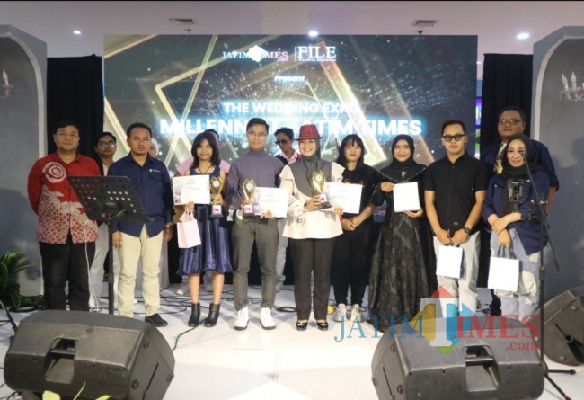 Seluruh pemenang Karaoke with JatimTIMES (foto: Amin/JatimTIMES)