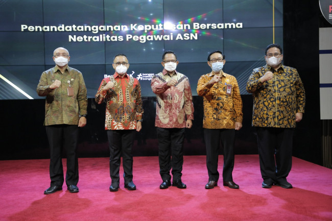 Penandatanganan keputusan bersama terkait netralitas pegawai ASN. 