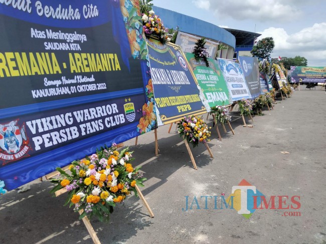 Ucapan duka cita dari kalangan supporter.(Foto: Riski Wijaya/MalangTIMES).