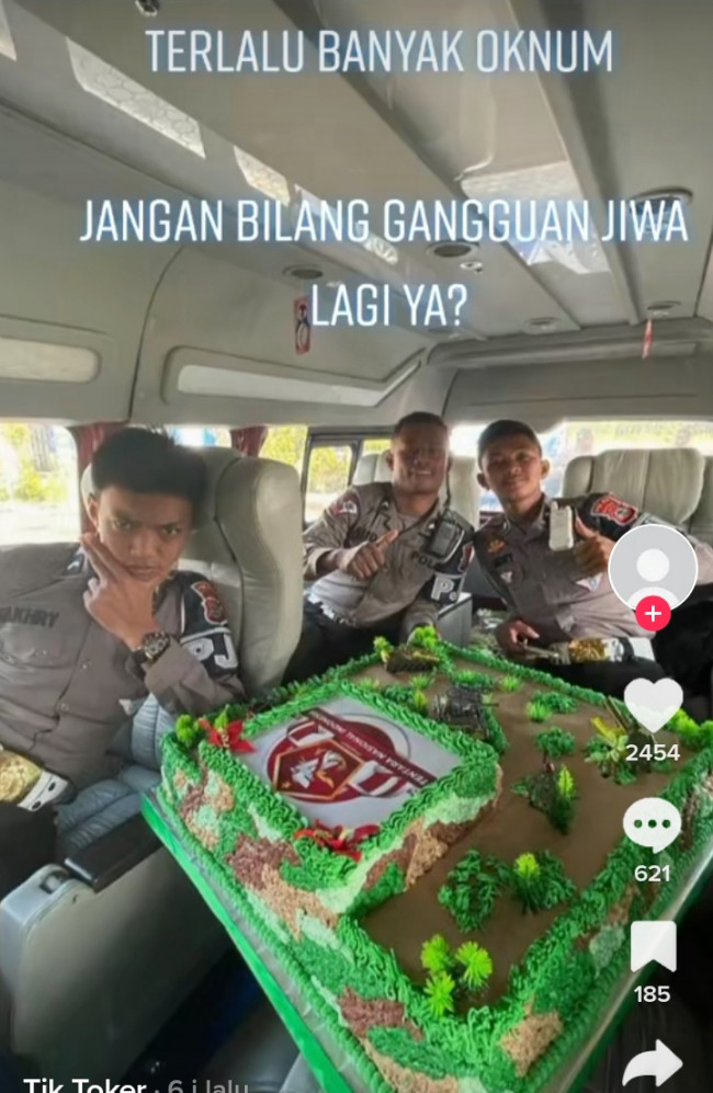 Oknum Polisi Jilat kue perayaan HUT TNI