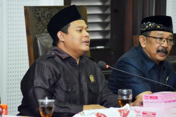 DPRD Kota Malang Dorong Diskopindag Segera Inventarisir Keluhan Pedagang Pasar Besar 1 Ketua Komisi B DPRD Kota Malang Trio Agus Purwono saat memberikan tanggapan terkait keluhan pedagang pasar besar Malang di Gedung DPRD Kota Malang, Senin (10/10/2022). (Foto: Dok. Istimewa)