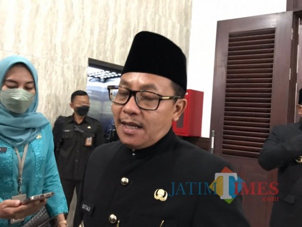 Wali Kota Malang Sutiaji usai menghadiri rapat paripurna terkait Ranperda Rencana Tata Ruang Wilayah (RTRW) Kota Malang Tahun 2022-2042 di Ruang Sidang Paripurna DPRD Kota Malang, Rabu (12/10/2022). (Foto: Tubagus Achmad/JatimTIMES)