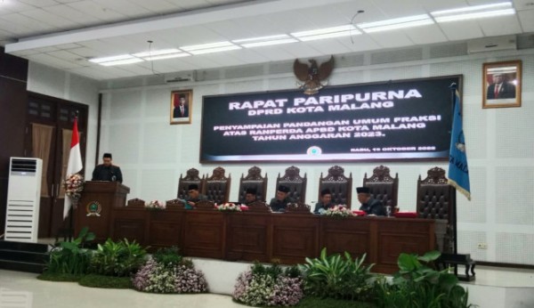 Fraksi PKS DPRD Kota Malang Beber 17 Poin Tanggapan atas Ranperda APBD Kota Malang TA 2023 Politik 2 Anggota Komisi B DPRD Kota Malang dari Fraksi PKS Akhdiyat Syabril Ulum saat membacakan pandangan umum fraksi terhadap Ranperda APBD Kota Malang TA 2023 di Ruang Sidang Paripurna DPRD Kota Malang, Rabu (19/10/2022). (Foto: Istimewa)