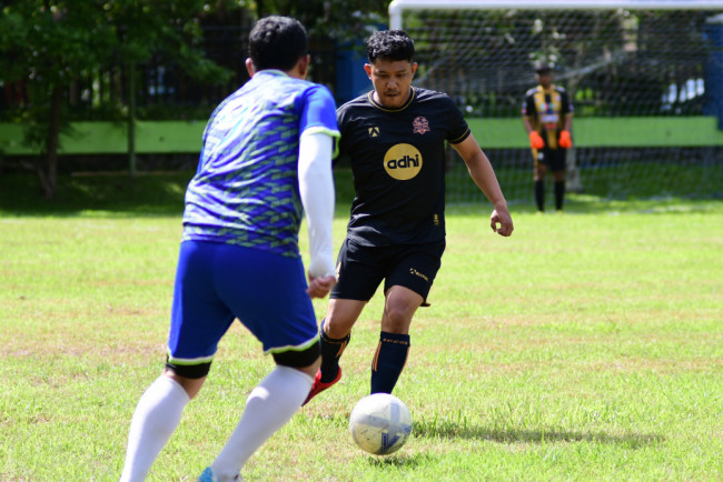 Pertandingan sepakbola.