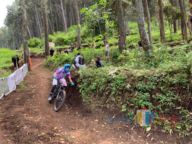 150 Atlet Takhlukkan Lintasan Tajam di Panderman Gravity Park Funduro, Wali Kota Batu Ingin Digelar Setahun 2 Kali