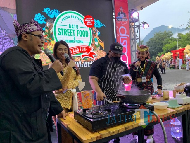 Live cooking.