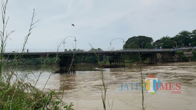 Jembatan Lama Kota Kediri Terkini. Foto: (Bams Setioko/JatimTIMES)