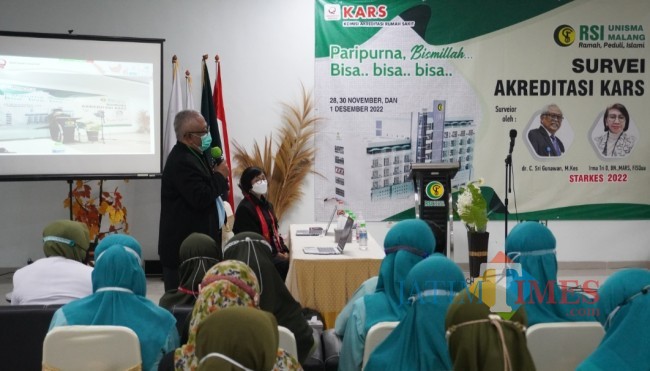 Surveior saat memberikan pengarahan kepada RSI Unisma (foto: RSI Unisma for JatimTIMES) 