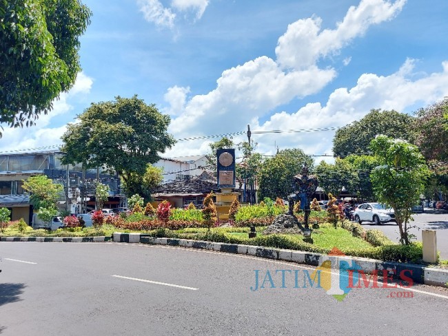 Tugu Adipura Kota Malang.